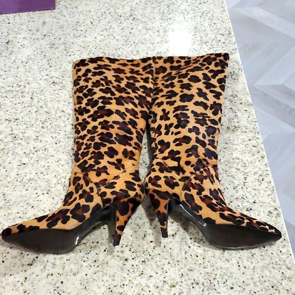Stunning Anne Klein Calf Hair Leopard print Boots, size 8, pristine - Picture 8 of 15